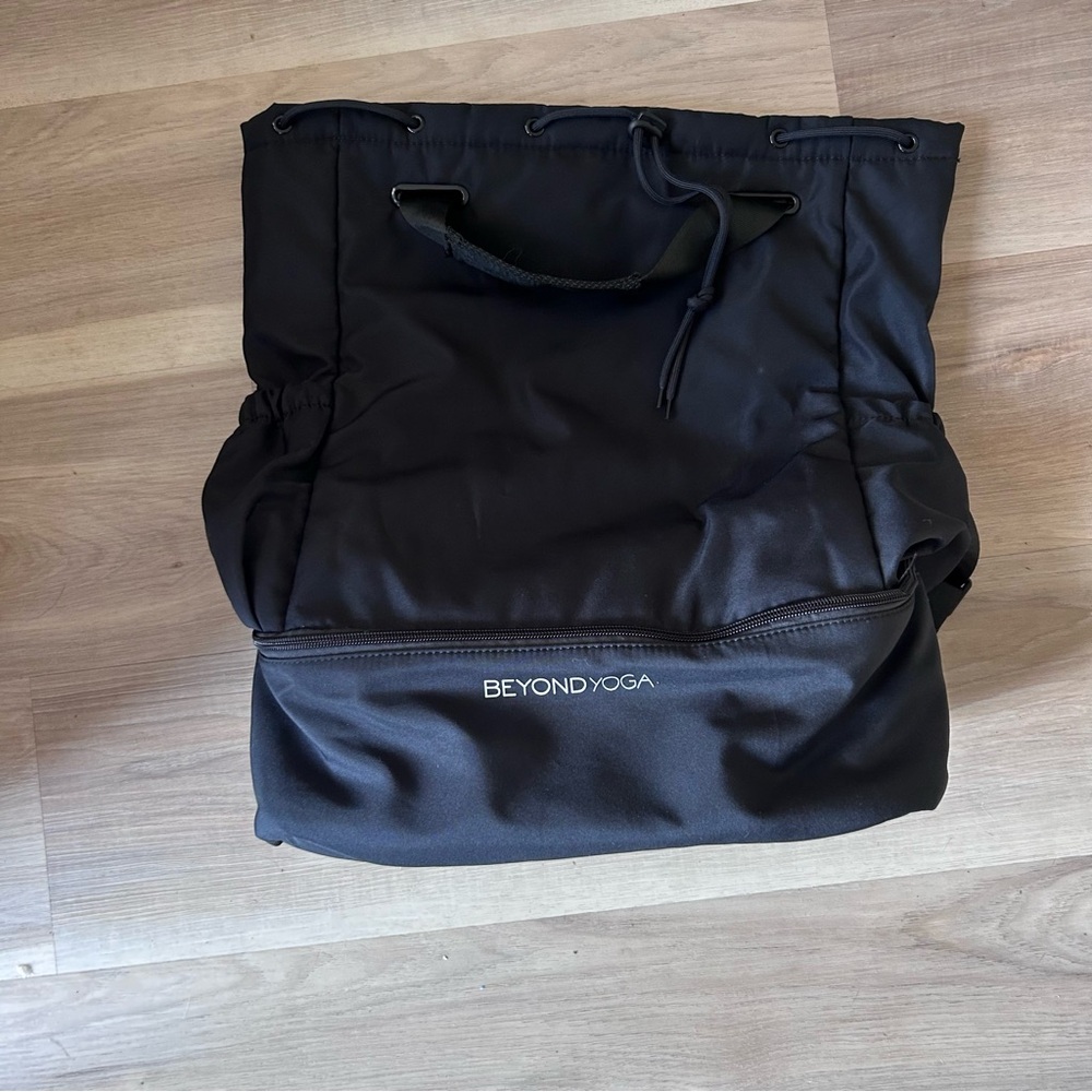 Beyond Yoga Convertible Gym Bag Black Backpack Tote Bag Travel Zipper Bottom - Picture 2 of 6